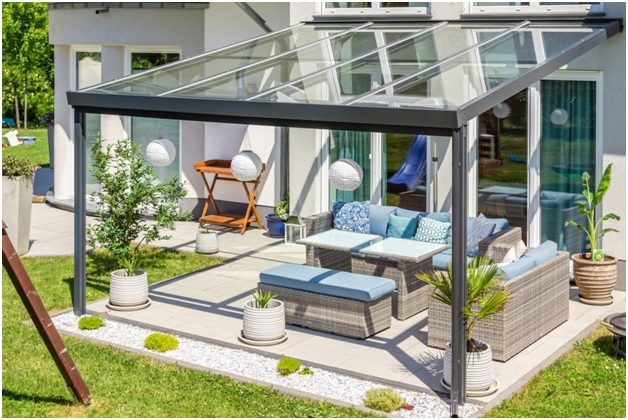 How to Choose the Perfect Glass Veranda Style to Complement Your Garden